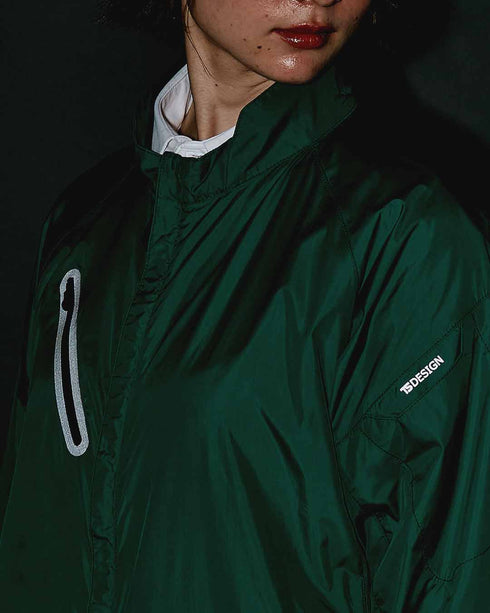 反射機能(左袖マルチスリーブポケットロゴ、右ポケット)