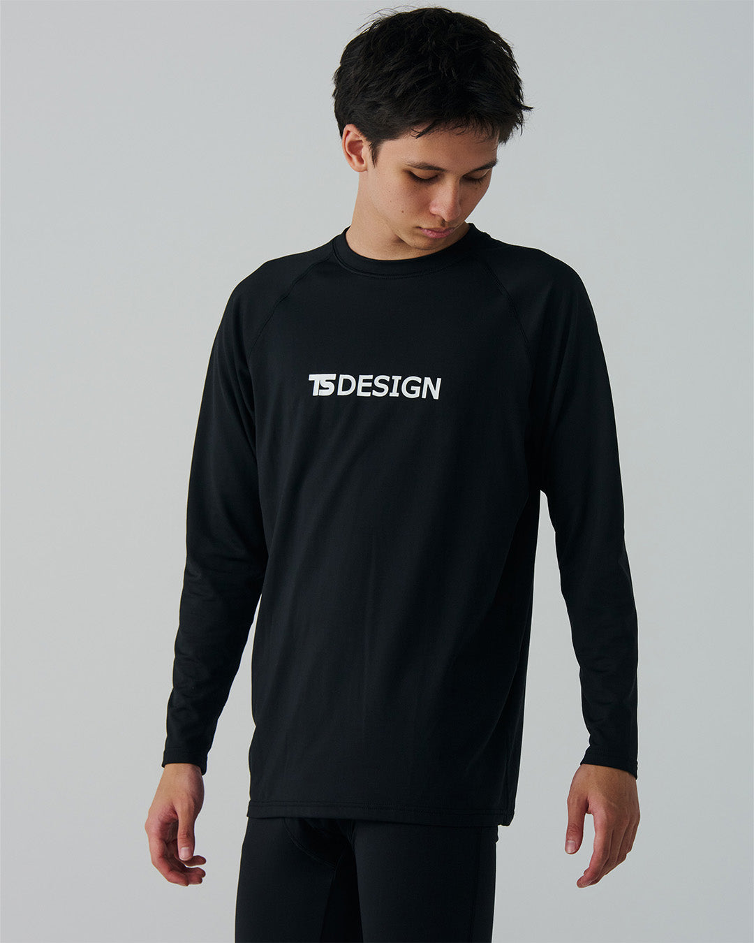 STRONG OURS ブラック ロンT カットソー STRONG OURS ブラック ロンT カットソー